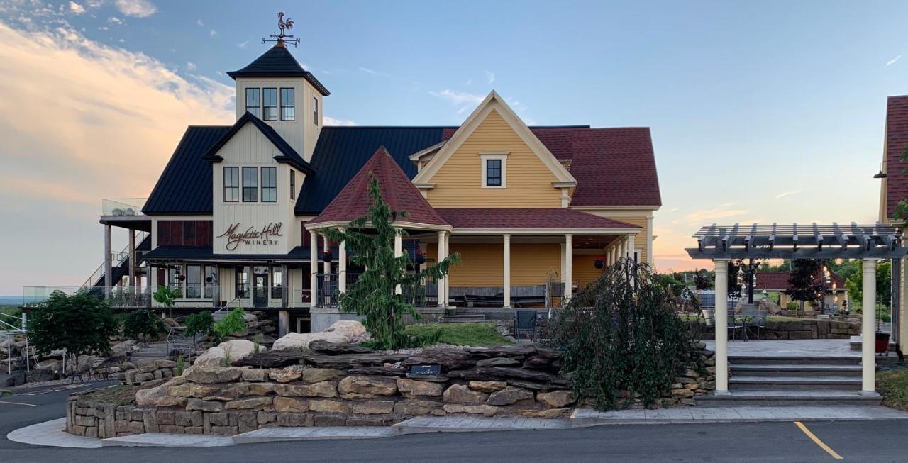Magnetic Hill Winery Hotel Moncton Exterior photo