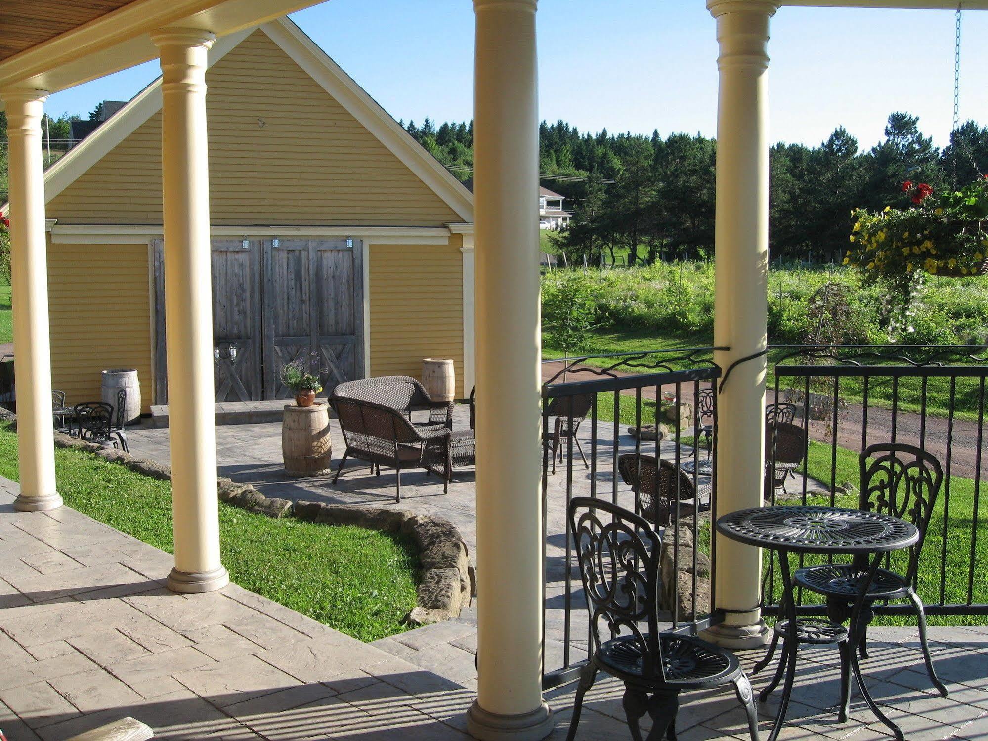 Magnetic Hill Winery Hotel Moncton Exterior photo