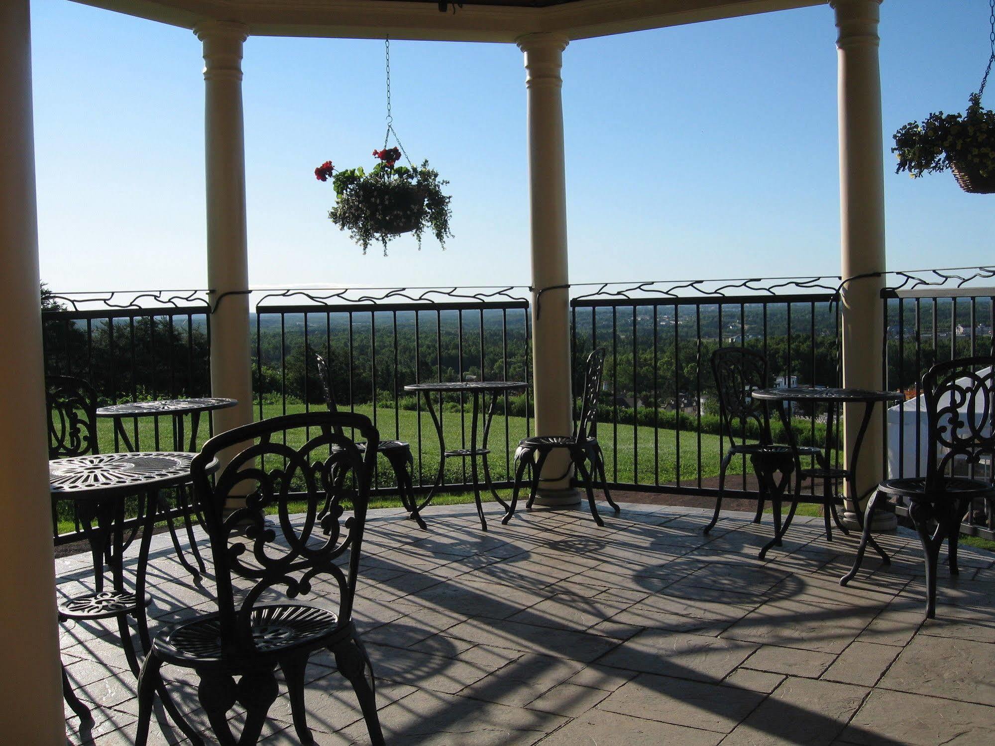 Magnetic Hill Winery Hotel Moncton Exterior photo